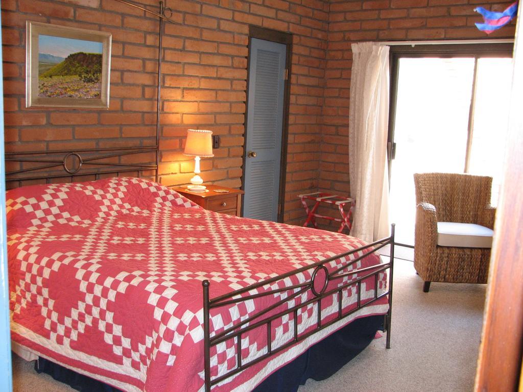 Desert Trails Bed & Breakfast Tanque Verde Phòng bức ảnh