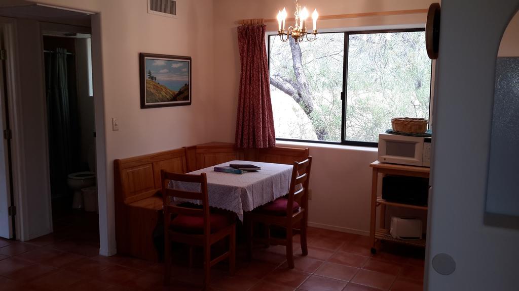 Desert Trails Bed & Breakfast Tanque Verde Phòng bức ảnh
