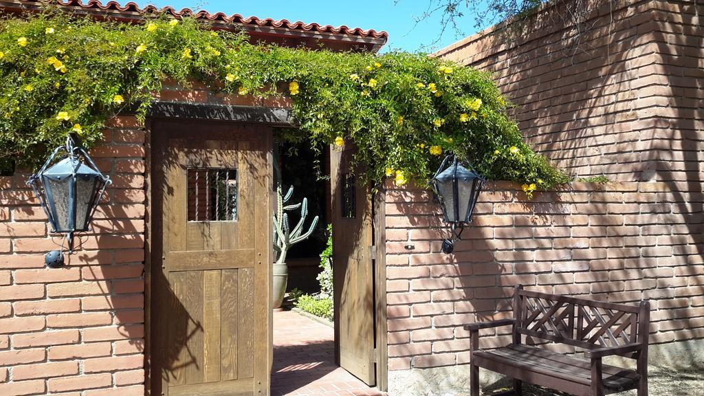 Desert Trails Bed & Breakfast Tanque Verde Ngoại thất bức ảnh